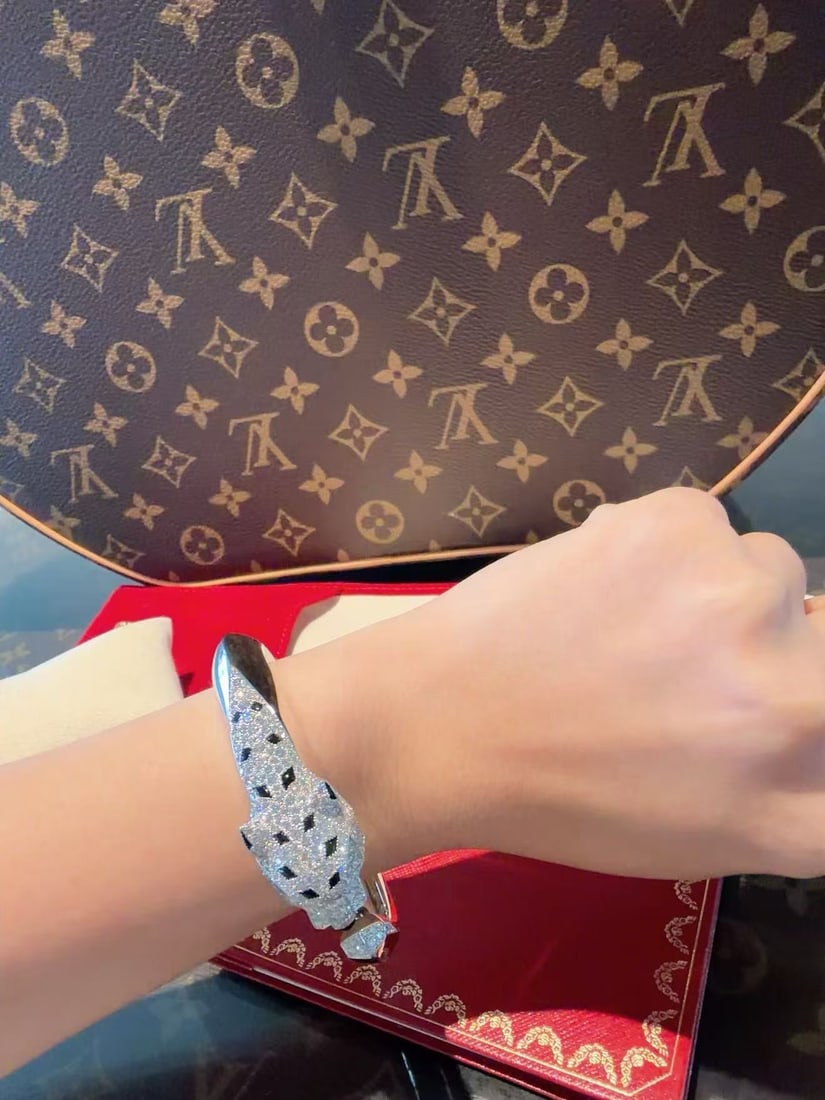 Cartier Panthere de Cartier Bracelet 18K White Gold Onyx Size 16 (1 of 8)