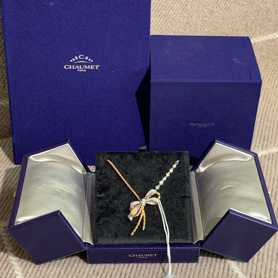 Chaumet Insolence Full Diamond Bow Necklace: Chaumet Insolence Full Diamond Bow Necklace??Minor signs of normal wear