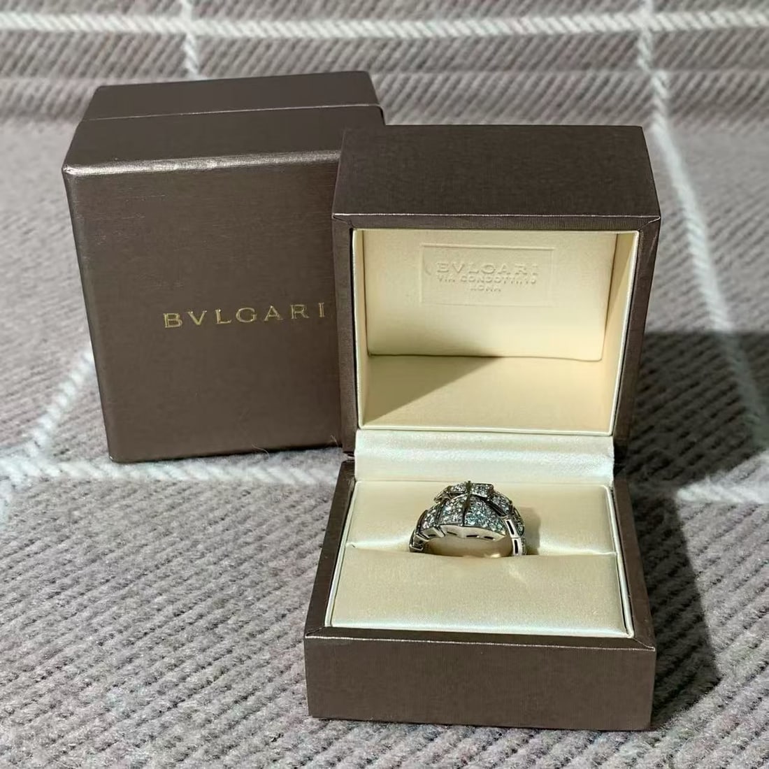 BVLGARI Serpenti Viper White Gold Full Diamond Snake Ring, Size S: BVLGARI Serpenti Viper White Gold Full Diamond Snake Ring, Size S??Minor signs of normal wear