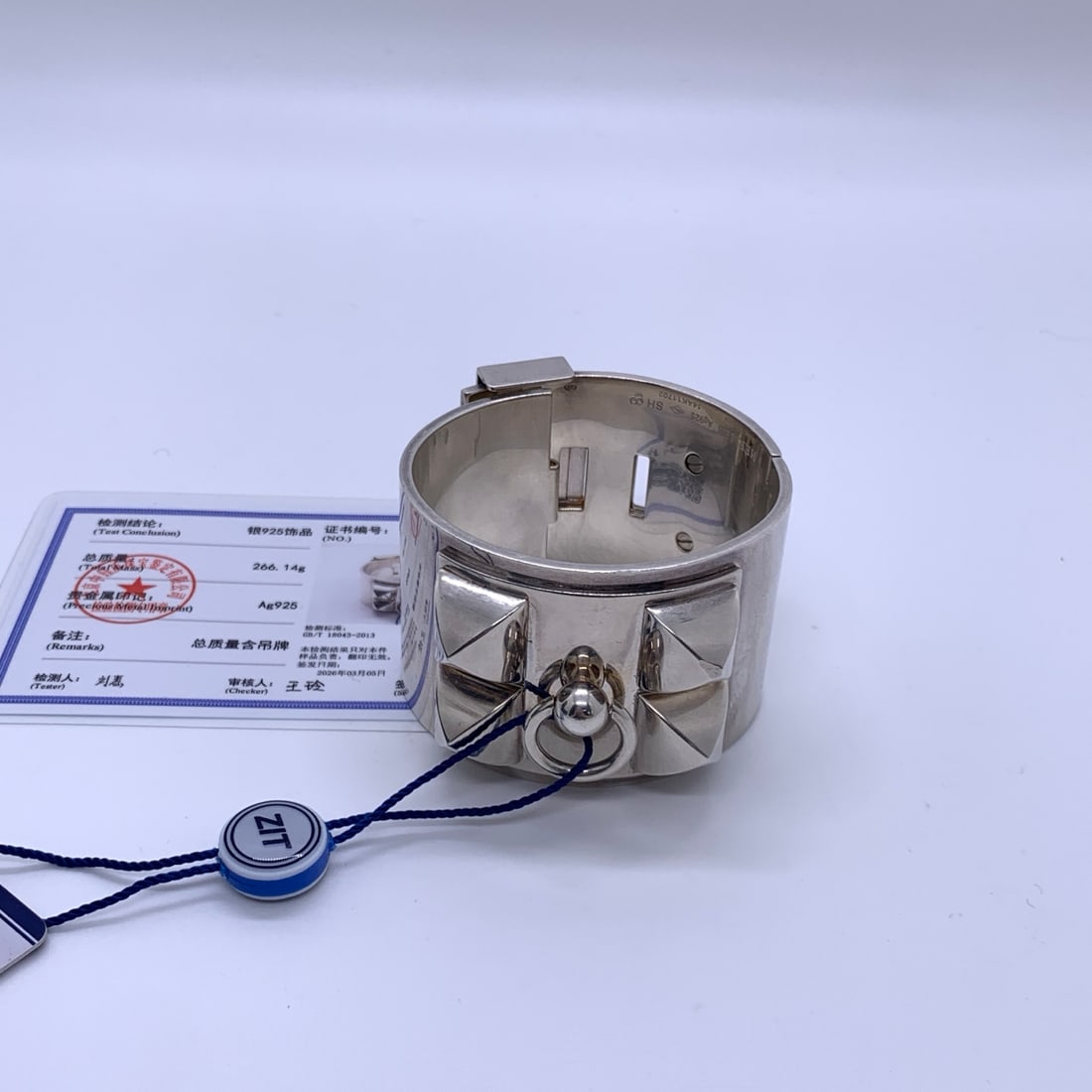 Hermès Sterling Silver Collier de Chien CDC Cuff Bracelet Size SH: Creator: HermesWeight: 261.7 gPeriod: 2010-Condition: Fair Wear consistent with age and use.A rare, heavy-weight authentic Hermes Paris statement cuff from the Collier de Chien (CDC) collection, maste