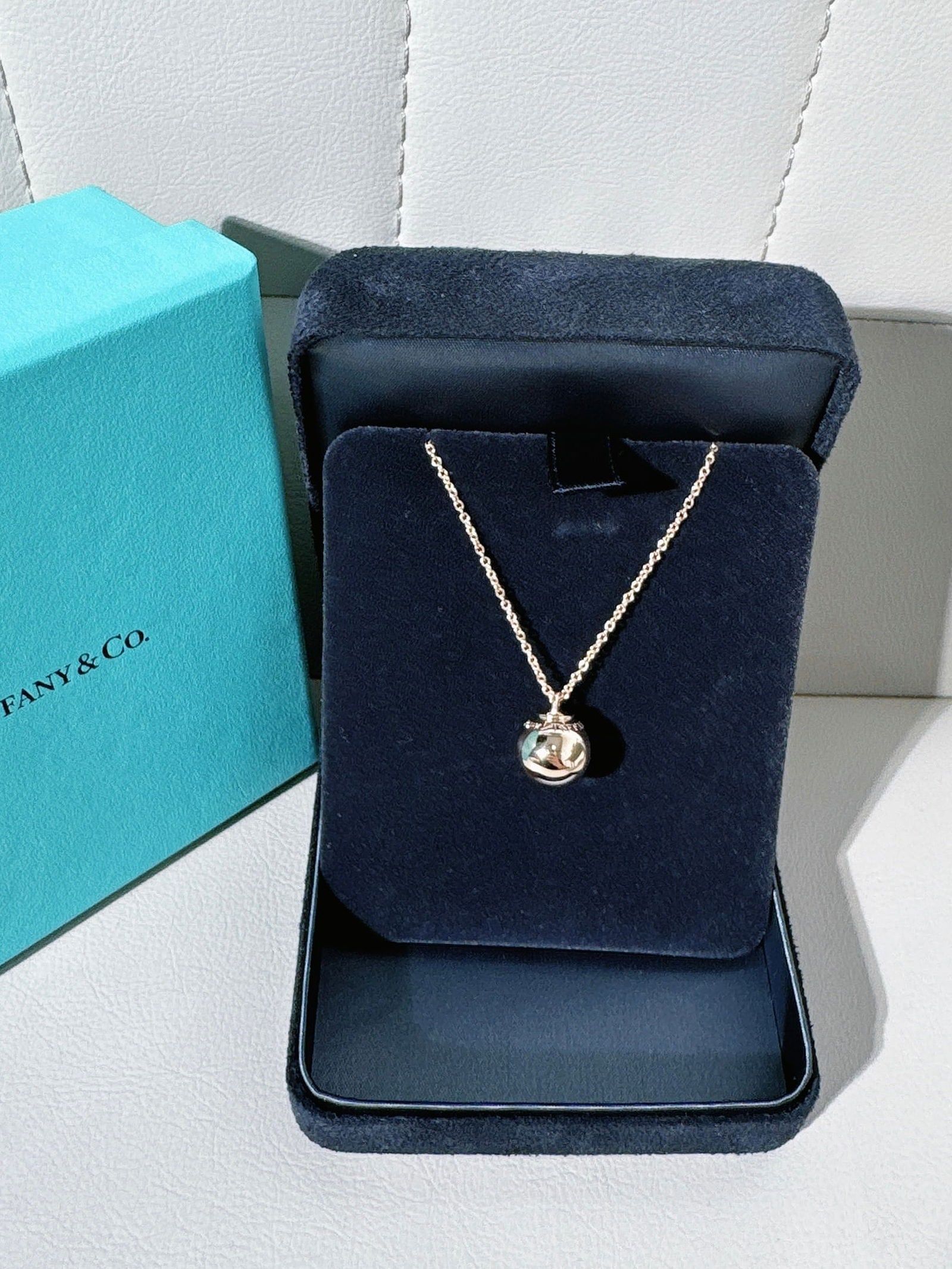 Tiffany & Co. HardWear Ball 18k Rose Gold Large Pendant Necklace: Tiffany & Co. HardWear Ball Pendant Necklace in 18k Rose Gold.The necklace features a signature high-polished sphere pendant suspended from a delicate rose gold chain. This design is a hallmark of the
