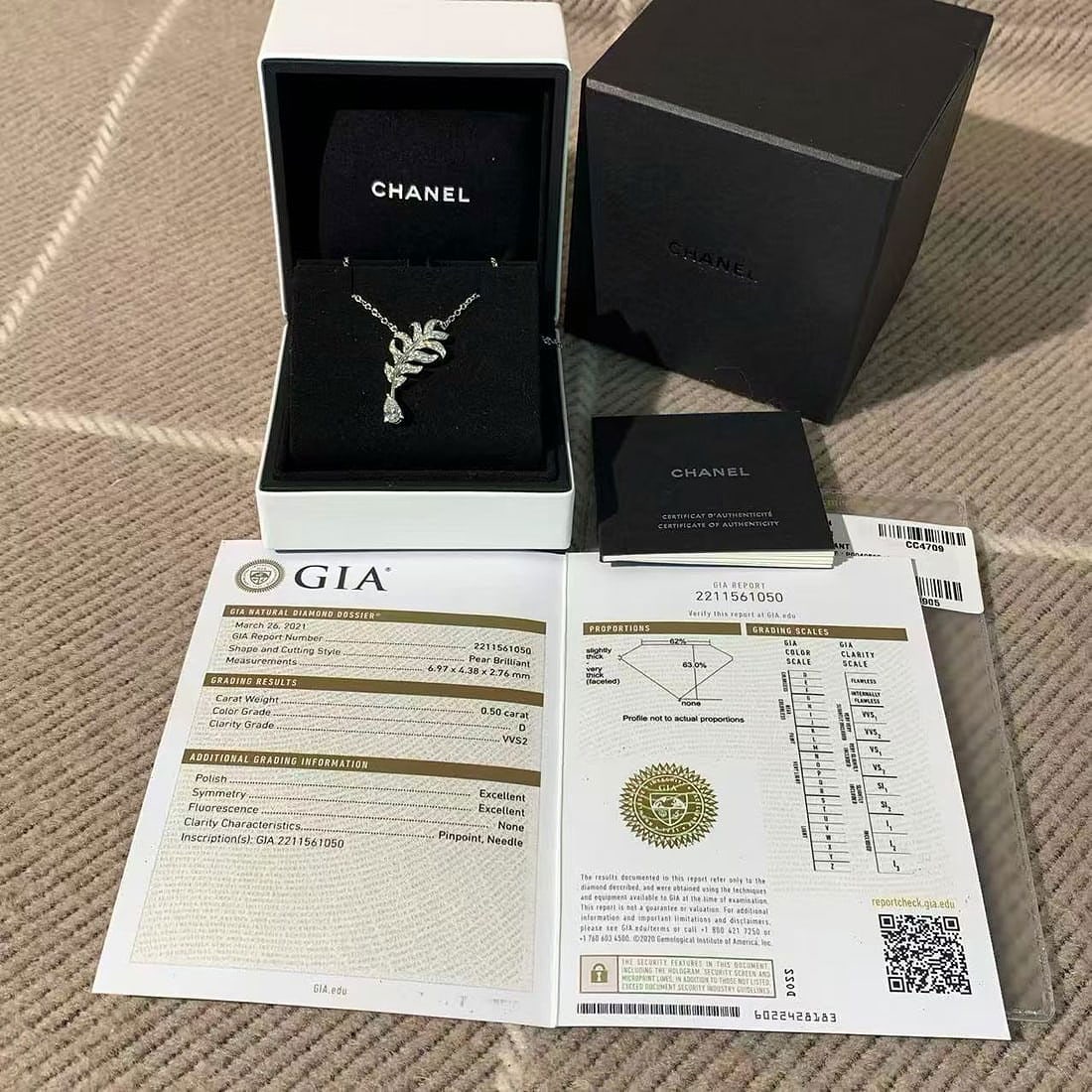 Chanel High Jewelry PLUME Feather Necklace, Full Pave Diamonds, Luxury Collectib: Founded in 1910 by Coco Chanel, the legendary French fashion house has redefined elegance for over a century??with its High Jewelry line embodying the brand??s ethos of timeless sophistication and rev