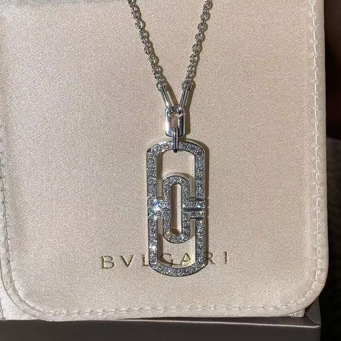 Bvlgari Parentesi Large Pendant Necklace - 18K White Gold, Full Pave Diamonds: Bvlgari Parentesi Large Pendant Necklace - 18K White Gold Full Pave Diamonds?Vintage model (no serial number), iconic "paperclip" design with bold silhouette.?Adorned with full pave of premium round-c