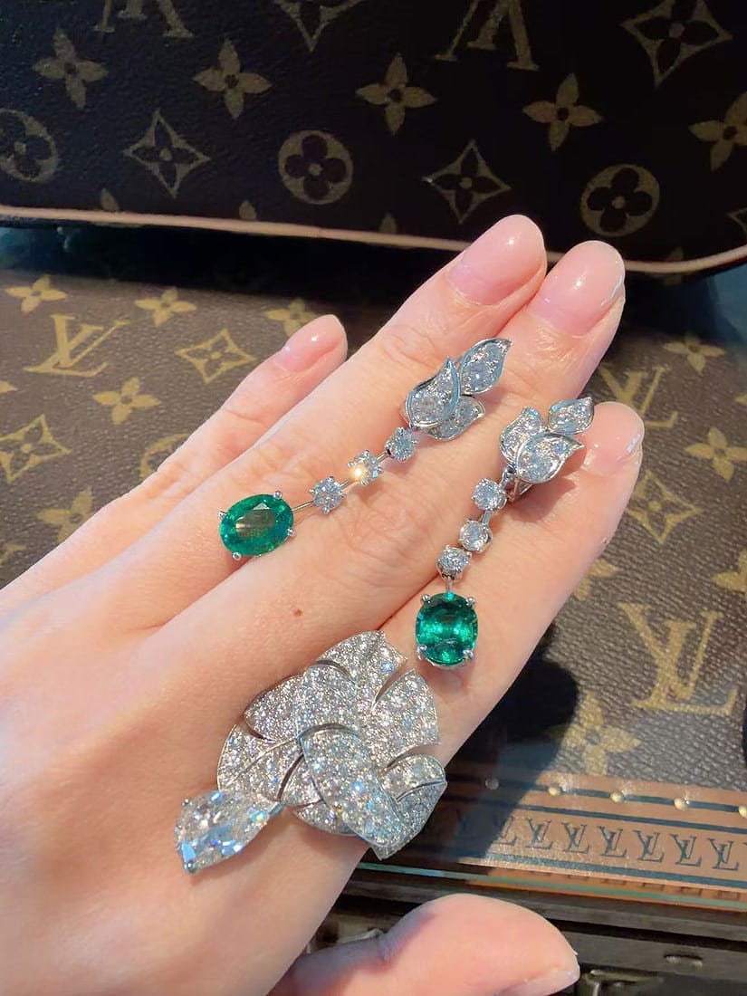 Cartier 1.8ct Emerald & Diamond Earrings in 18K White Gold: Cartier 1.8ct emerald and diamond earrings in 18K white gold. Each emerald is 1.8 carats. These cost over 1 million RMB brand new.Metal: White GoldPlace of Origin: FrancePeriod: 2010-Date of Manufactu