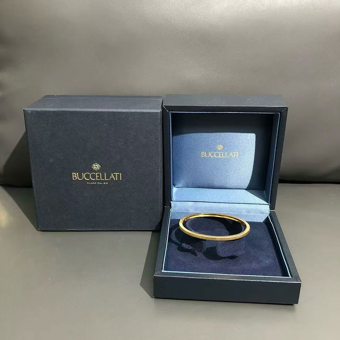 Buccellati Macri Classica 18K Yellow Gold Rigato Bangle 3mm Plain Size 16: Exquisite Buccellati Macri Classica bangle crafted in 18K yellow gold, featuring the brand's iconic Rigato hand-engraved texture.Width: 3mm Plain (no diamonds) Size: 16Comes with original box and warr