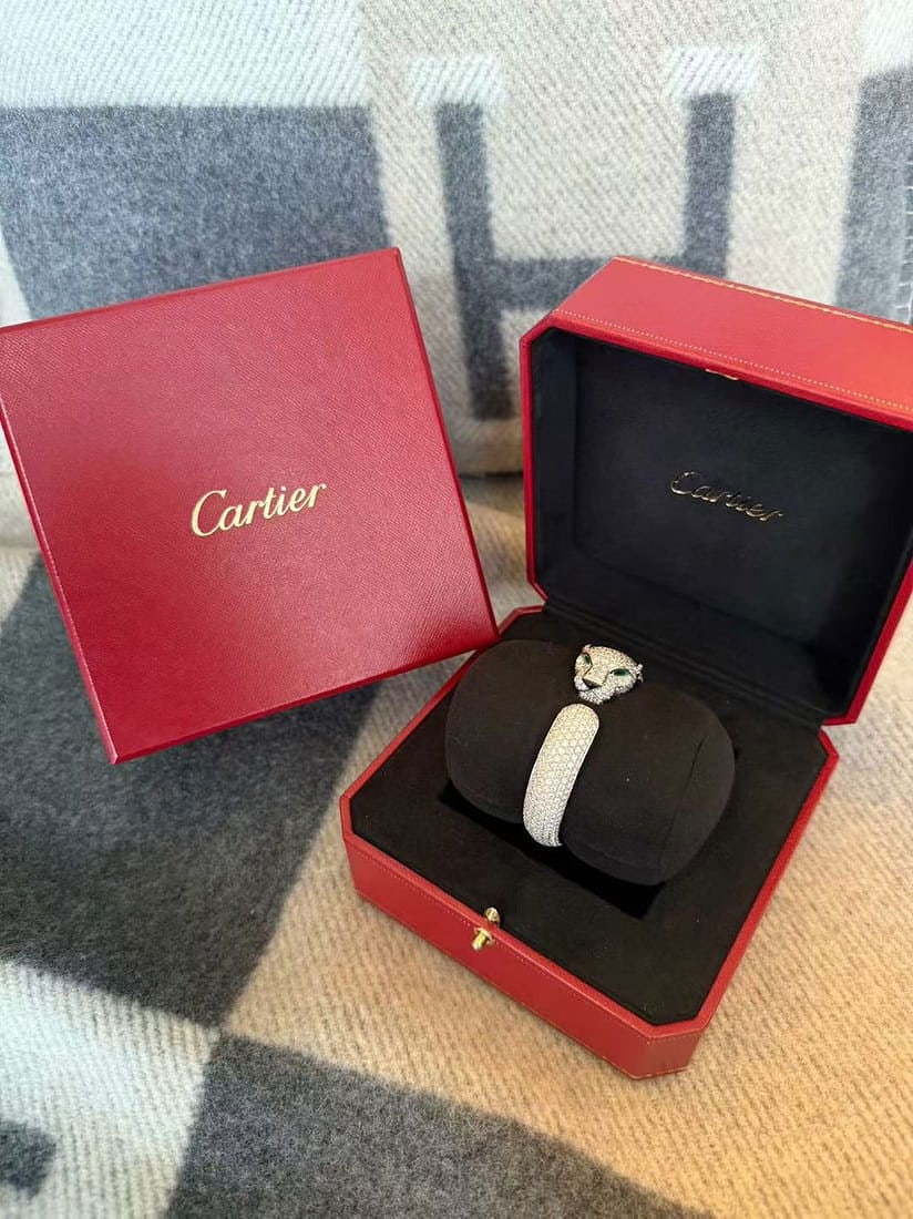 Cartier Panthere de Cartier Bracelet Pave Diamonds Emeralds Onyx Size 16 (1 of 6)