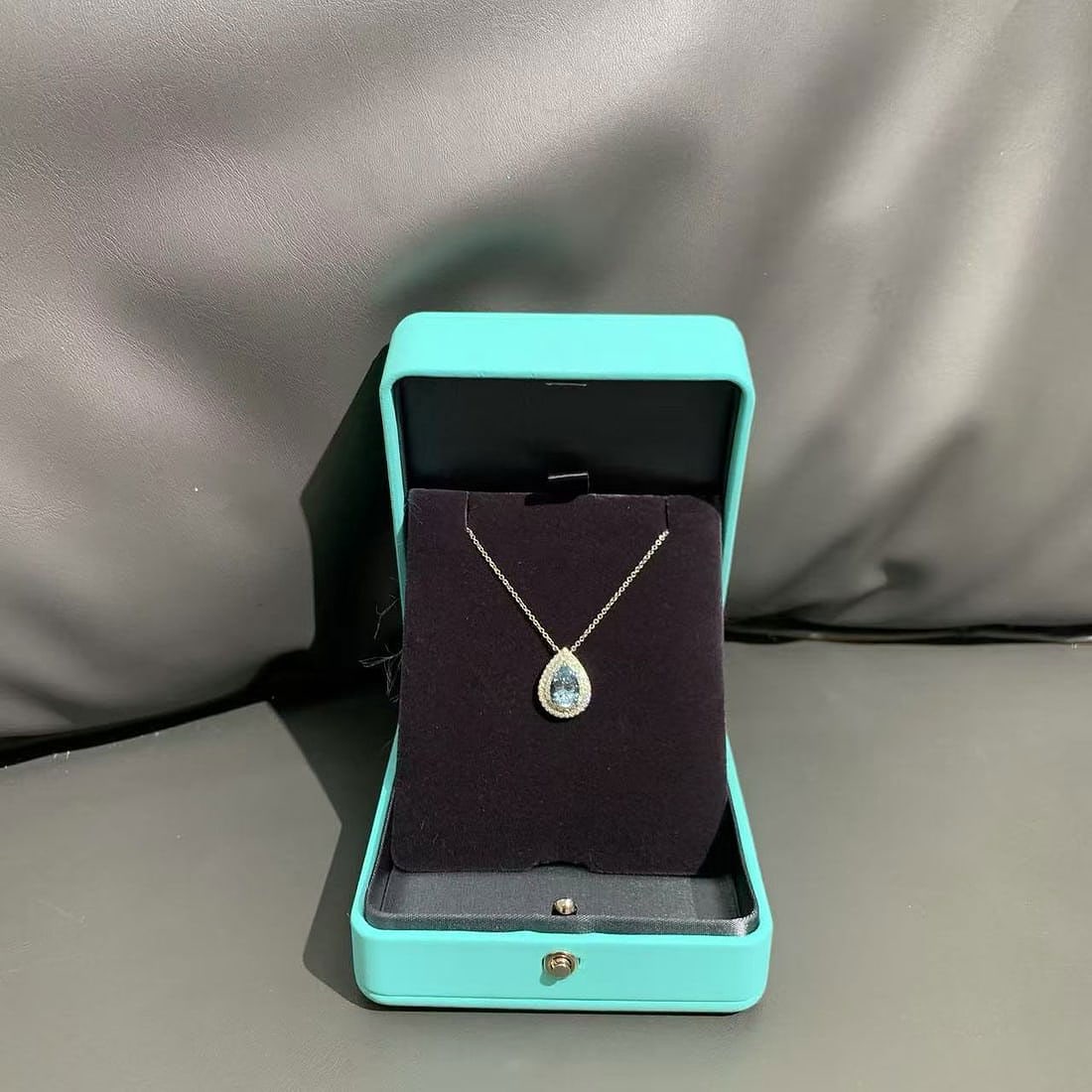 Tiffany Soleste Aquamarine and Diamond Pendant 1.25ct Platinum: Tiffany Soleste Aquamarine and Diamond Pendant 1.25ct Platinum