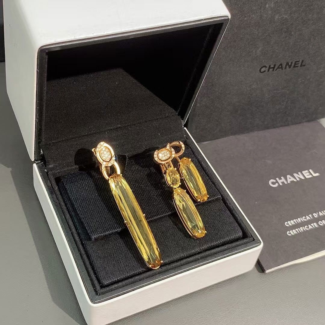 Chanel L'Esprit du Lion Earring 27ct Yellow beryl 18K Yellow Gold High Jewelry: Chanel "Dazzling" series, part of the L'Esprit du Lion High Jewelry collection. This collection, inspired by Gabrielle Chanel's zodiac sign and her favorite motifs in Venice, debuted around 2018.Desig