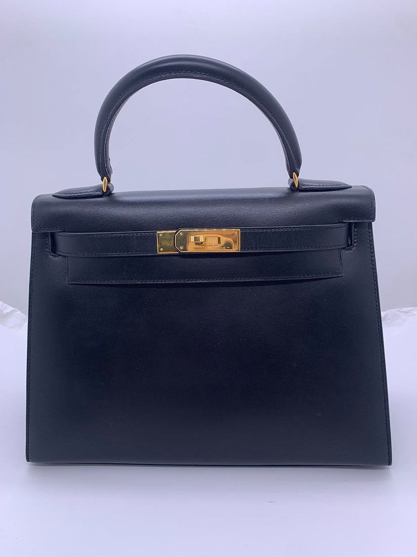 Auth HERMES Kelly 28 Box Calf Handbag Black GHW Circl U Origin France: Minor signs of use, clean interior, light scratches on hardware.