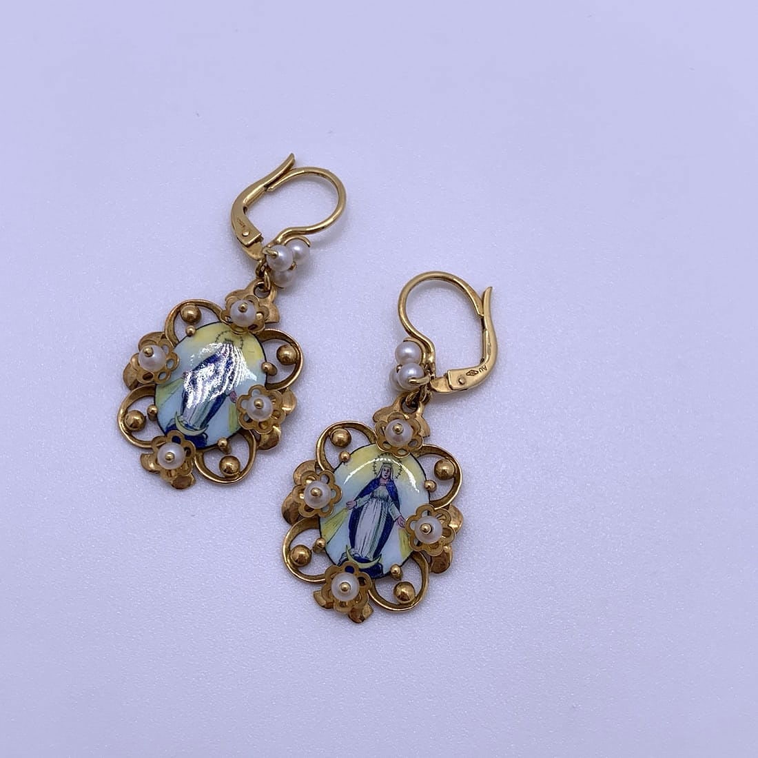 Dolce & Gabbana 18kt Yellow Gold Madonna earrings: Dolce & Gabbana 18kt Yellow Gold Madonna earrings??Minor signs of normal wear