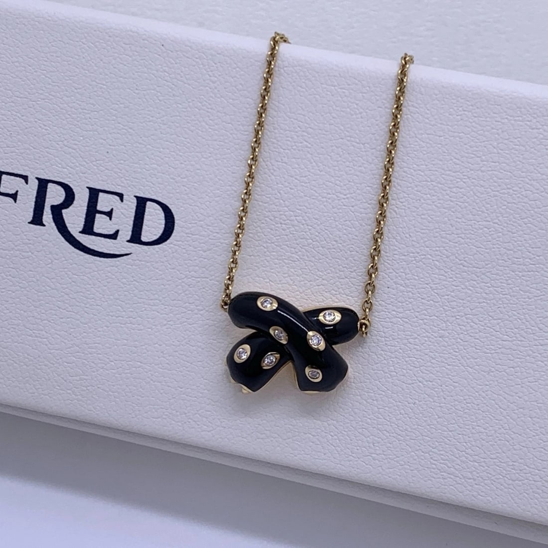 FRED Paris Ombre Feline 18K Yellow Gold Black Enamel Diamond Necklace: AccessoriesBox&InvoiceWeight7.6gDesignerFRED PARISExterior Material18K Gold