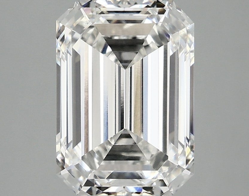 EM 3.09 F VVS2 - EX EX IGI Certificate Laboratory Grown Diamond: this Emerald Cut laboratory-grown diamond has a weight of 3.09 carats and is classified as Color Grade F with a VVS 2 clarity grade. The gemstone features Excellent polish and symmetry ratings and no 