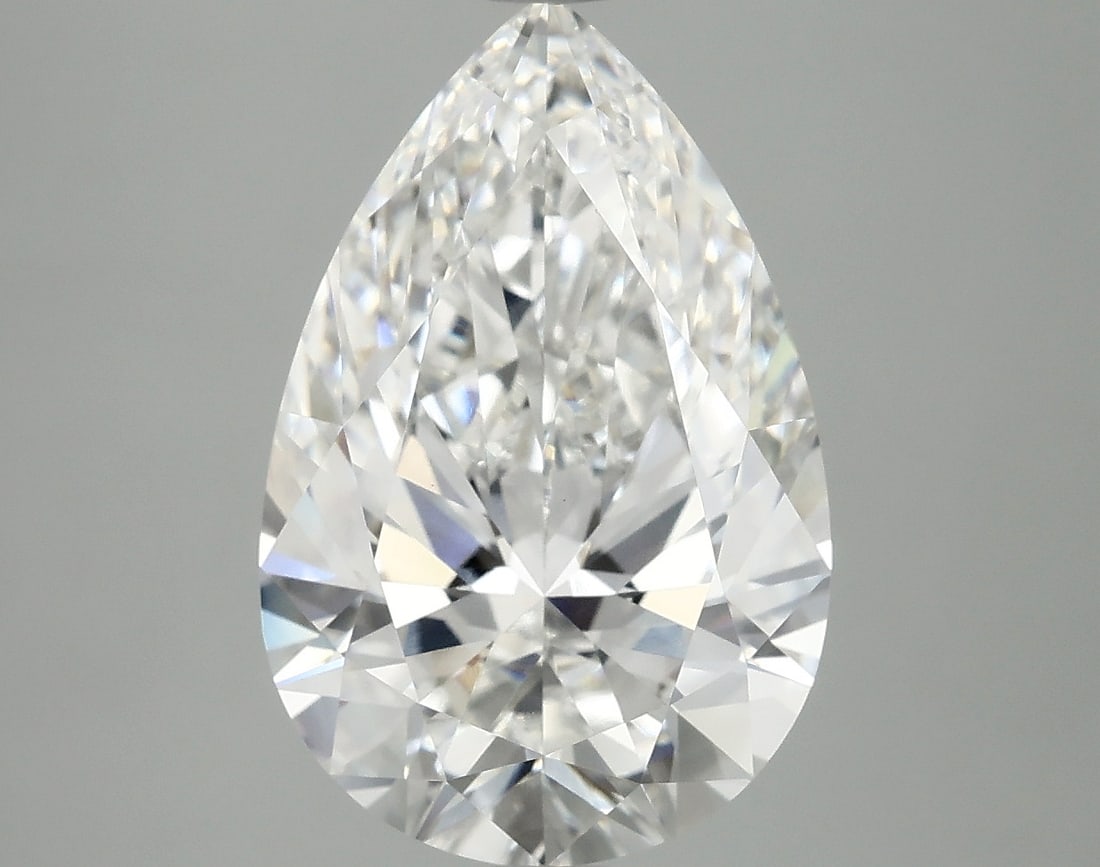 PE 4.96 E VVS2 - EX EX IGI Certificate Laboratory Grown Diamond: this Pear Brilliant laboratory-grown diamond has a weight of 4.96 carats and is classified as Color Grade E with a VVS 2 clarity grade. The gemstone features Excellent polish and symmetry ratings and 