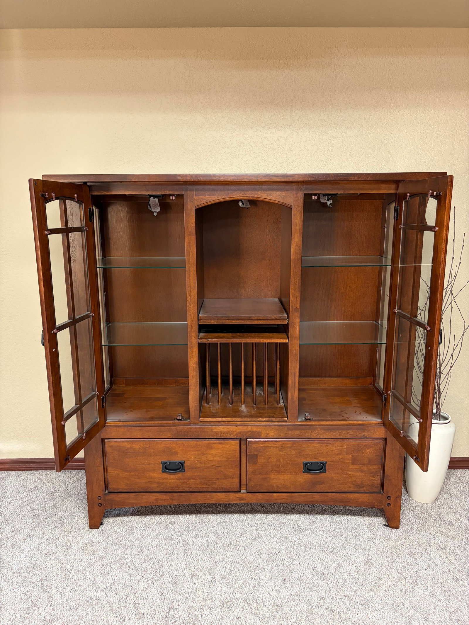Broyhill Display Cabinet (1 of 19)