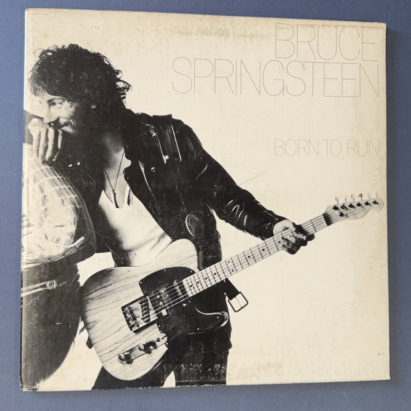 Vinyl Record Bruce Springsteen Born To Run: Overall good - Vinyl: good - Cover: good - has been cleaned - Ships in a standard LP box with plastic sleeve - Combined shipping: y