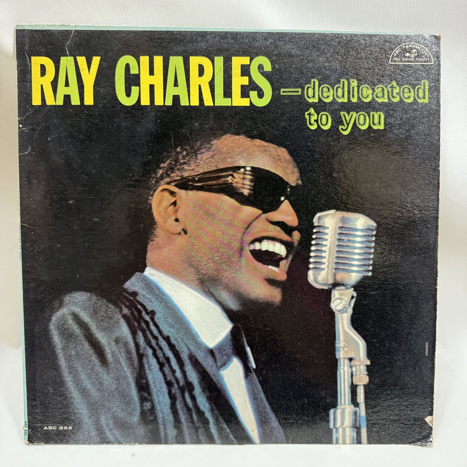 Vinyl Record Ray Charles Dedicated To You: Overall good - Vinyl: good - Cover: good - has been cleaned - Ships in a standard LP box with plastic sleeve - Combined shipping: y