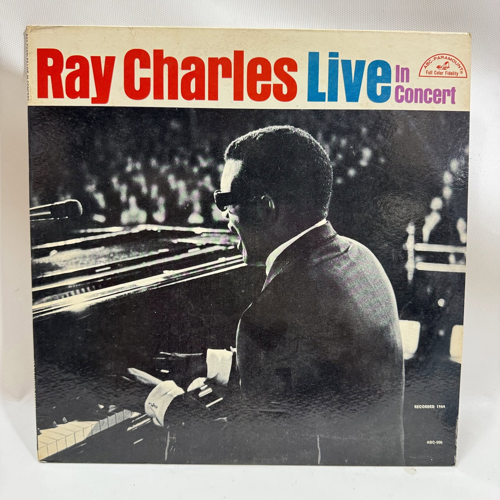 Vinyl Record Ray Charles Live in Concert: Overall good - Vinyl: good - Cover: good - has been cleaned - Ships in a standard LP box with plastic sleeve - Combined shipping: y