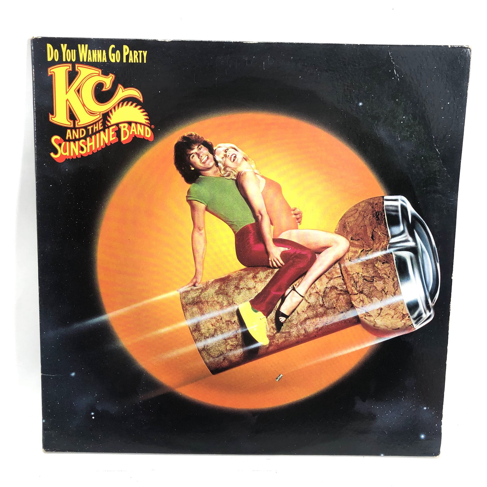 Vinyl Record KC and the Sunshine Band: Overall good - Vinyl: good - Cover: good - has been cleaned - Ships in a standard LP box with plastic sleeve - Combined shipping: y