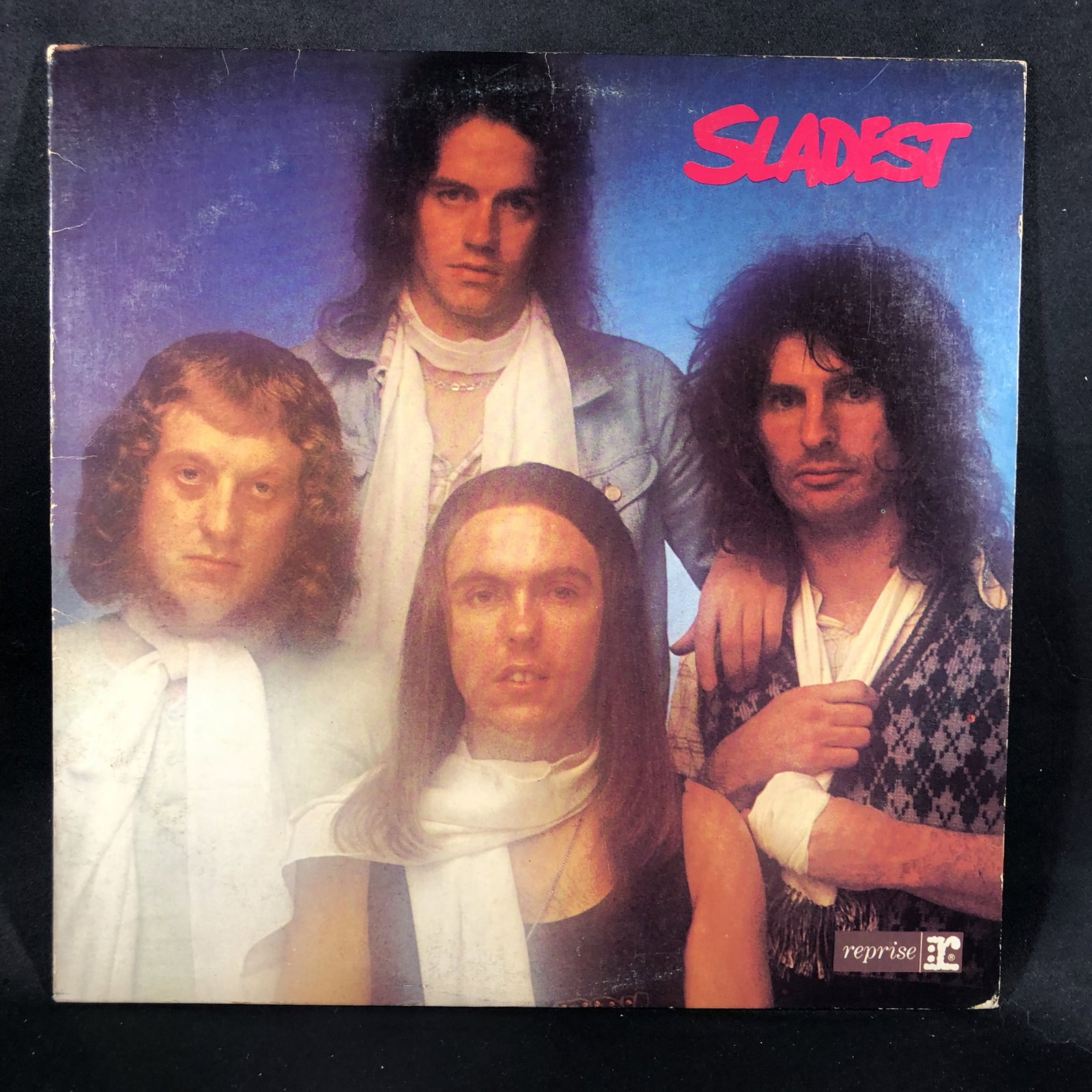 Vinyl Record Slade Sladest: Overall good - Vinyl: good - Cover: good - has been cleaned - Ships in a standard LP box with plastic sleeve - Combined shipping: y