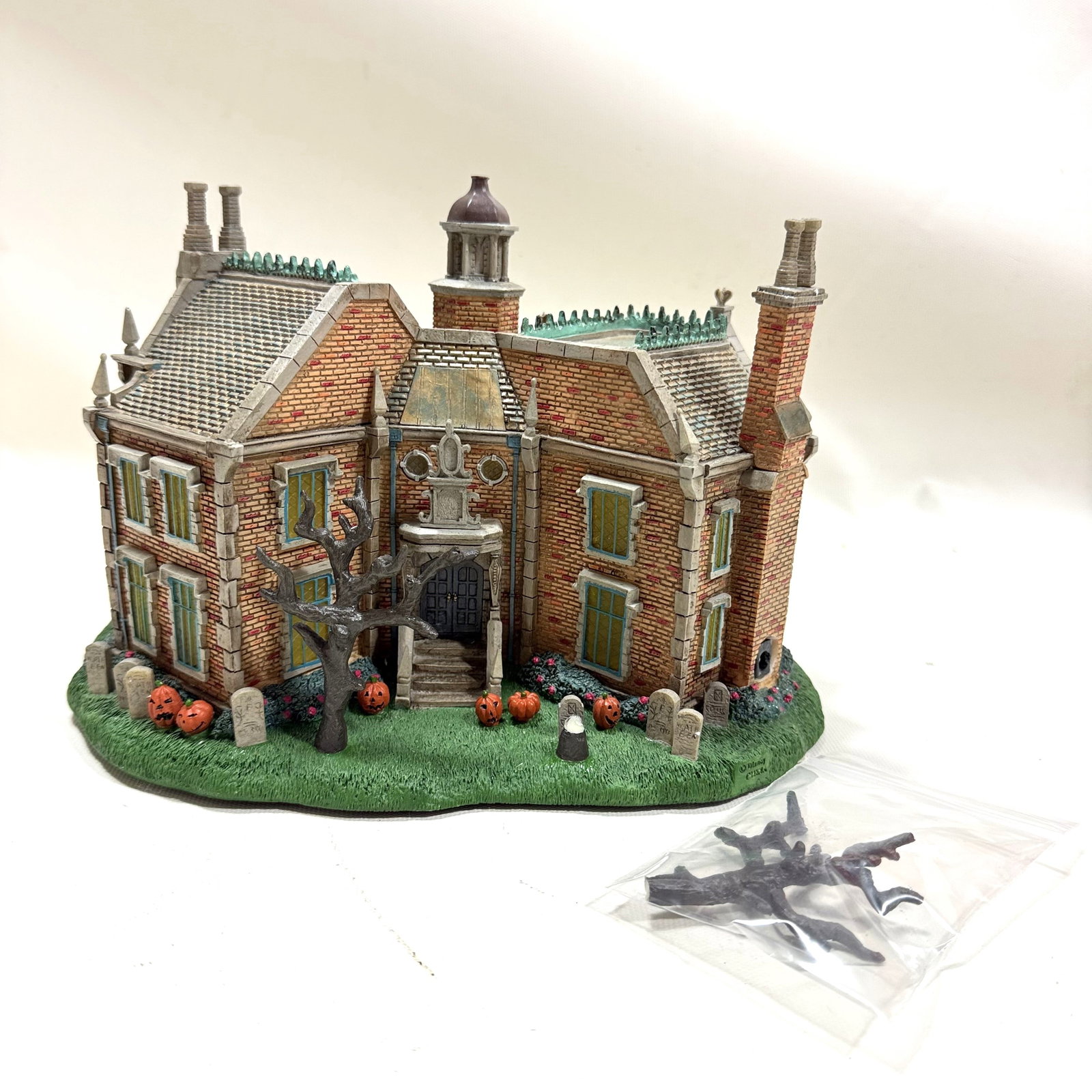 Disney Haunted Mansion Figurine: Combined shipping: no