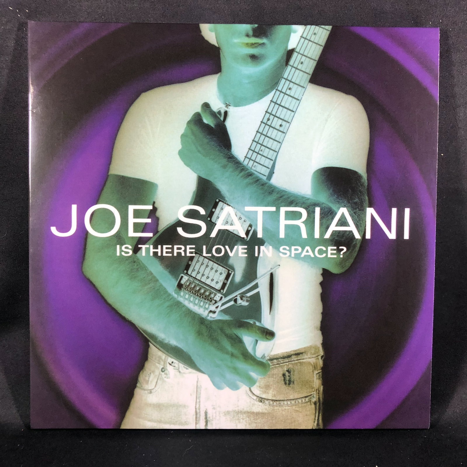 Vinyl Record: Joe Starianni Guitar Shredder: Overall good - Vinyl: good - Cover: good - Ships in a LP box with sleeve - Cleaned - Combined shipping: y