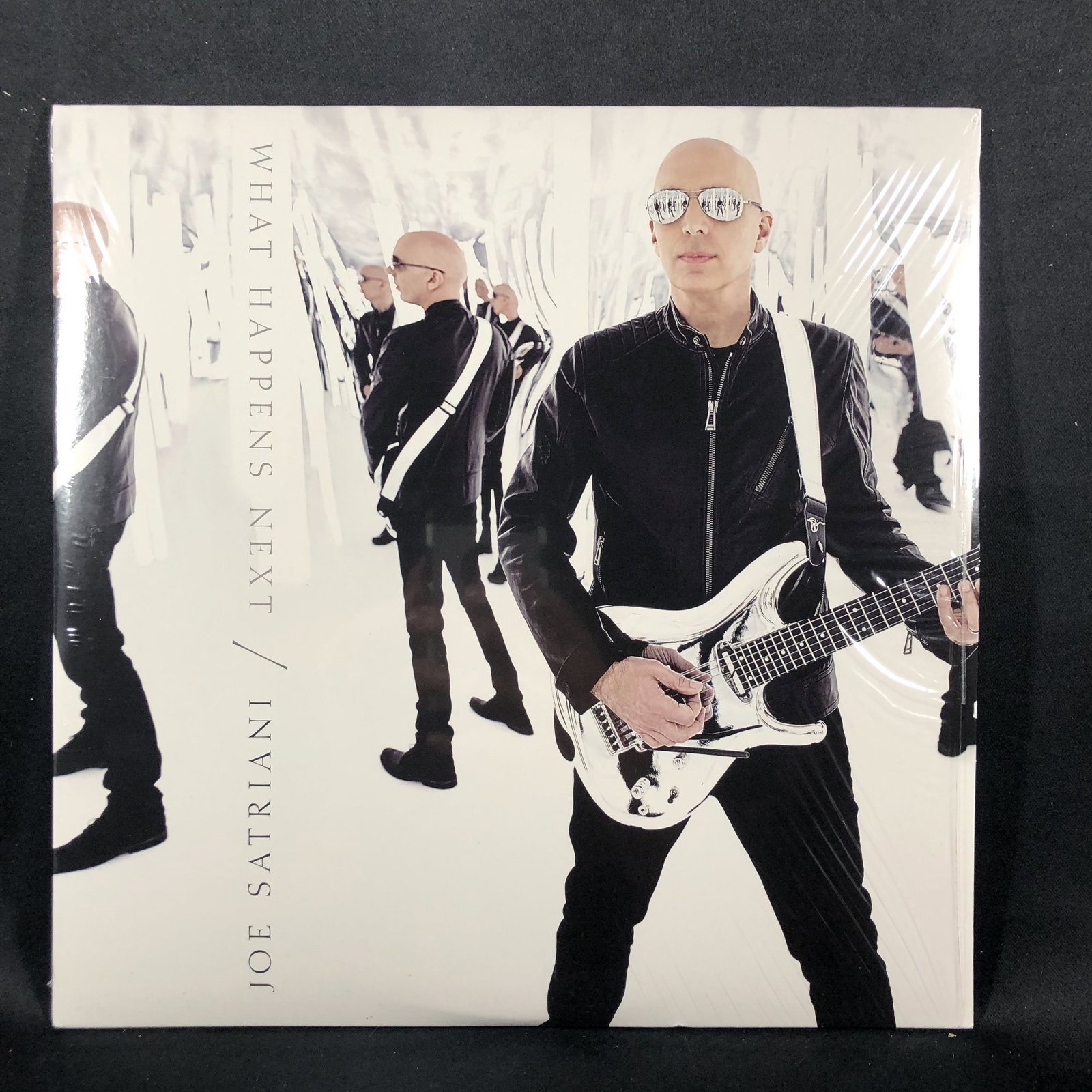 Vinyl Record: Joe Satriani Guitar Virtuoso: Overall good - Vinyl: good - Cover: good - Ships in a LP box with sleeve - Cleaned - Combined shipping: y