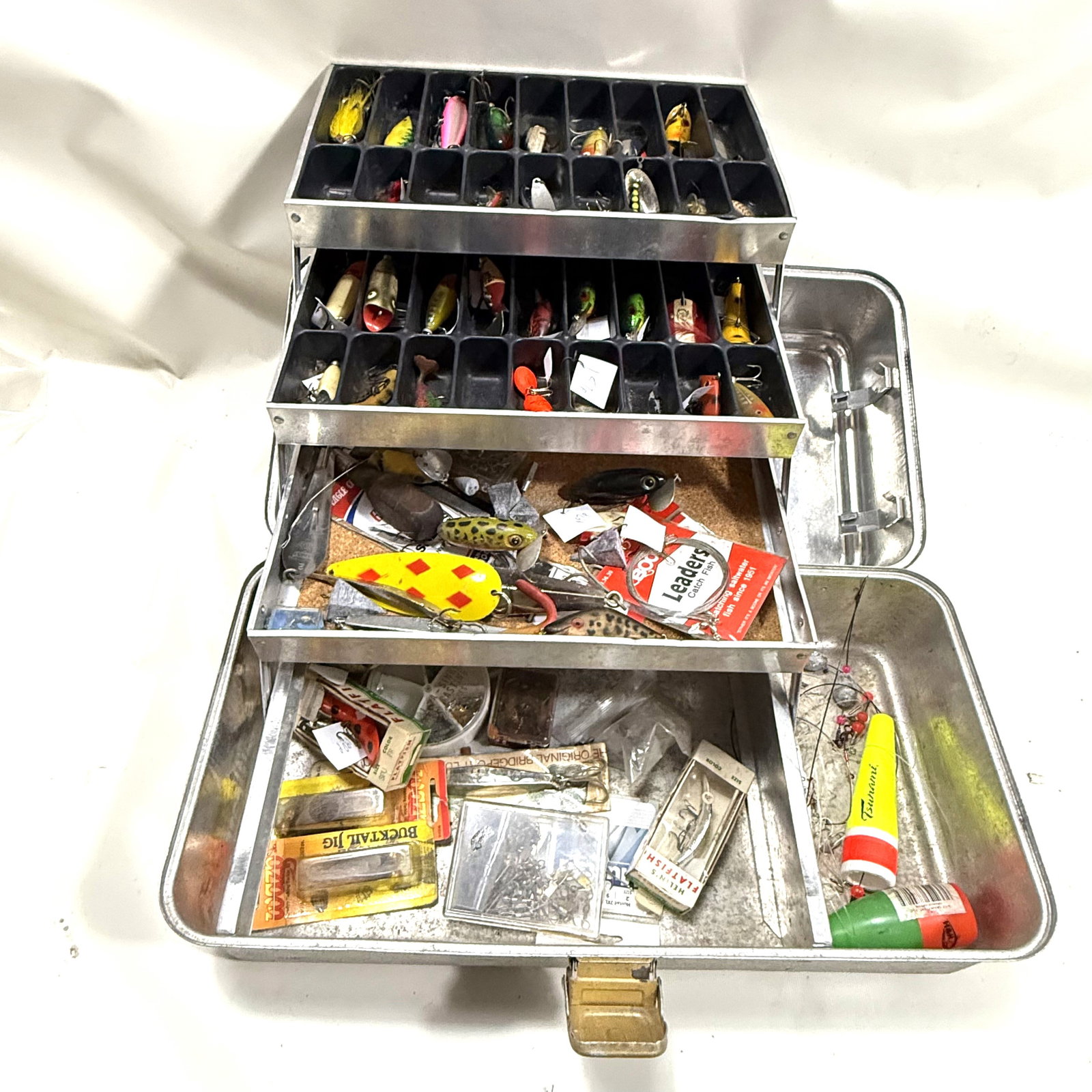 Fishing Lure Lot: Tackle Box Vintage and Mix (1 of 6)