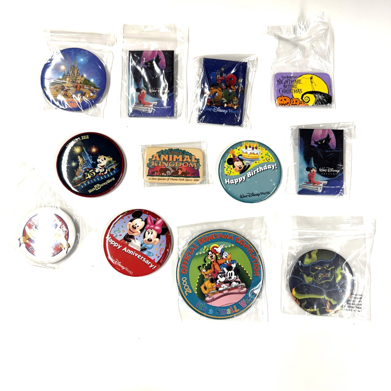 Disney Badge Pin Button Lot (1 of 6)