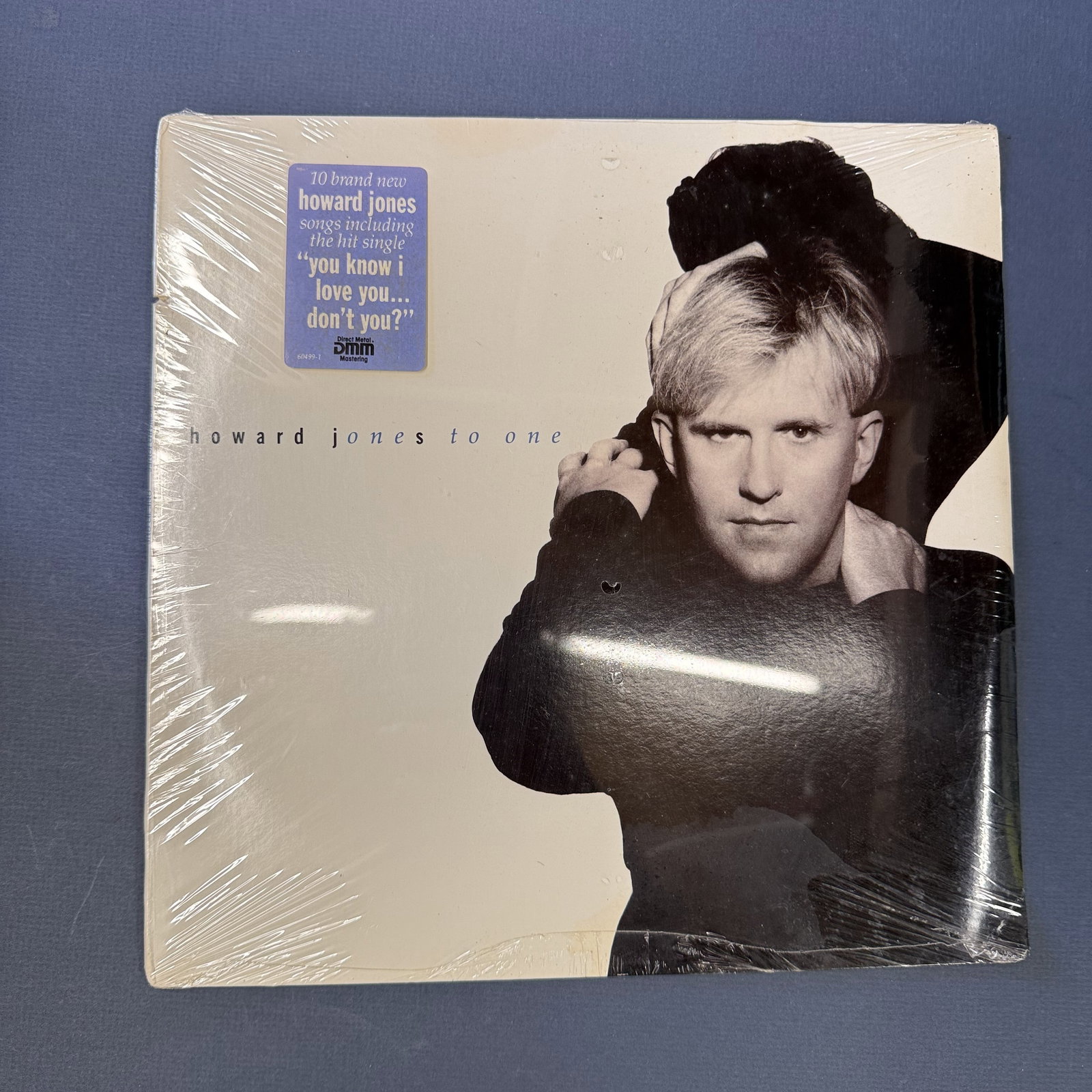 Sealed Vinyl Record Howard Jones: Overall good -sealed - with some minor damage on the cover - Combined shipping: yes