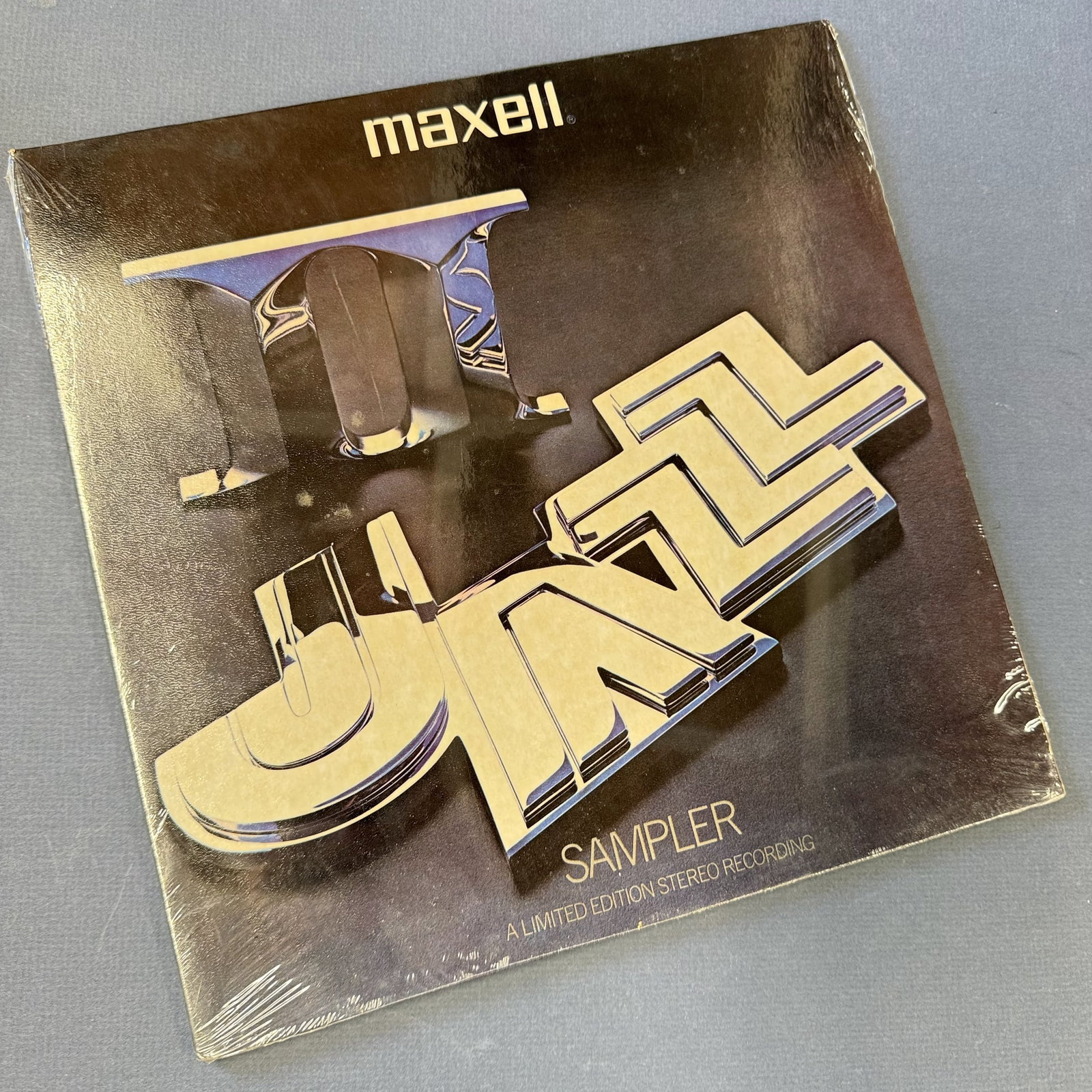 Sealed Vinyl Record Maxell Jazz Sampler Comp: Overall good -sealed - with some minor damage on the cover - Combined shipping: yes