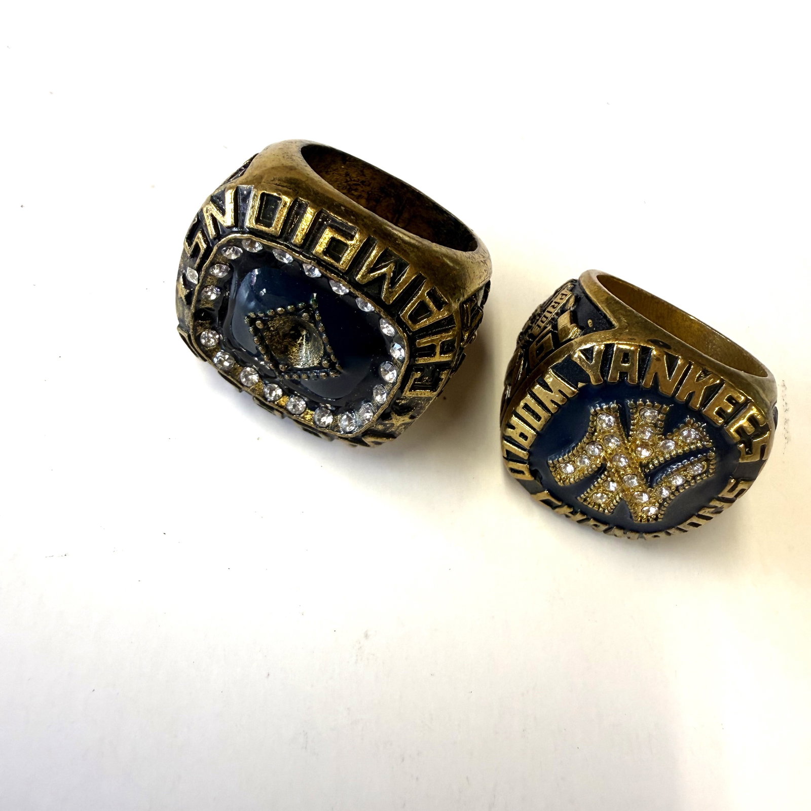 New York Yankees Baseball Champion Ring Replica Lot: Overall good - some wear from age and use - Combined shipping: yes