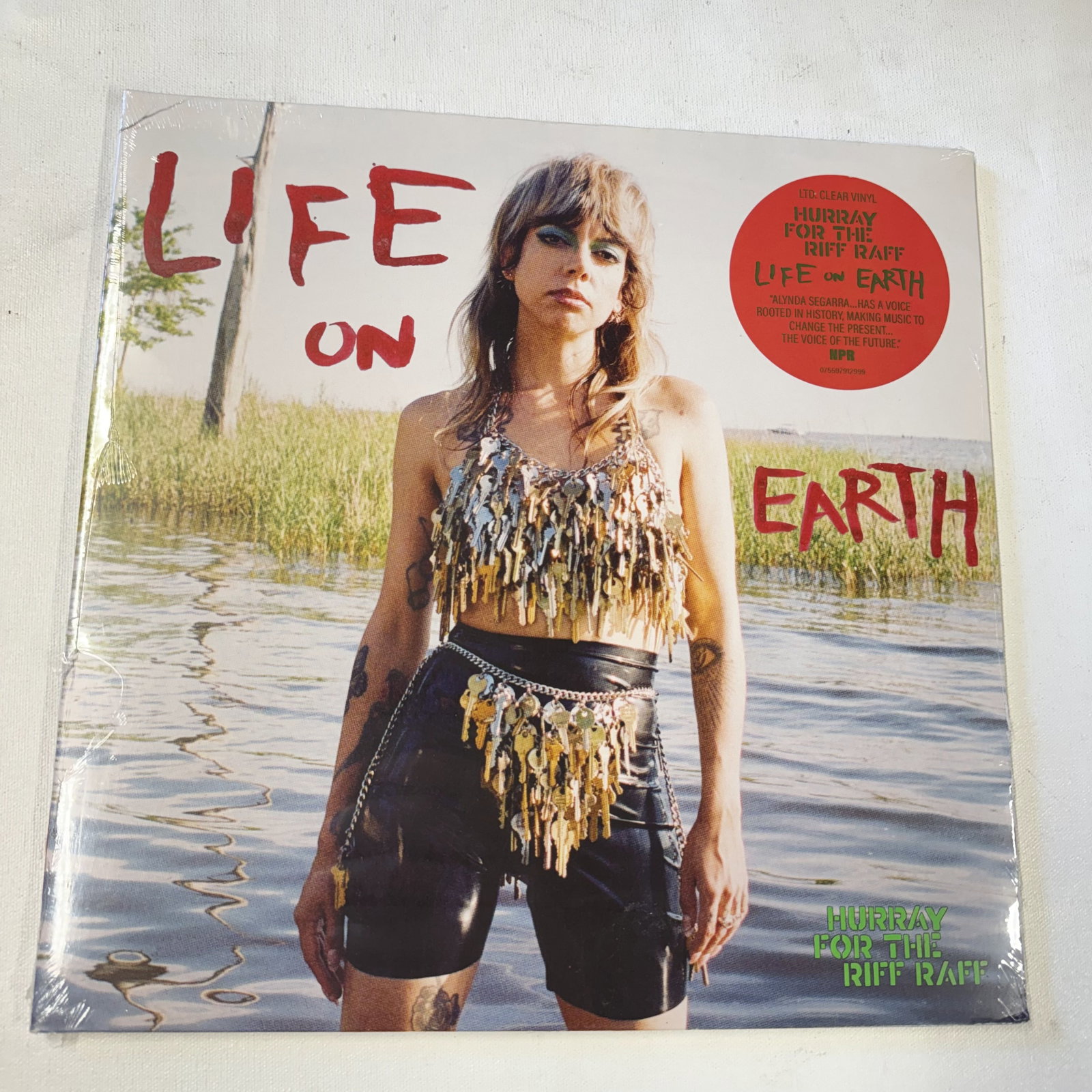 Sealed Indie Vinyl Record Life on Earth: Overall good - Vinyl: good - Cover: good - has been cleaned - Ships in a standard LP box with plastic sleeve - Combined shipping: y
