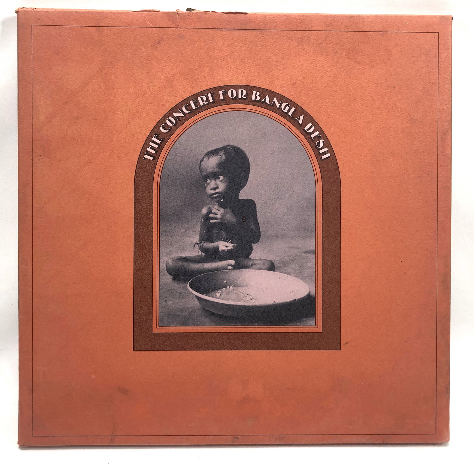 Vinyl Record George Harrison Bangladesh Concert: Overall good - Vinyl: good - Cover: good - has been cleaned - Ships in a standard LP box with plastic sleeve - Combined shipping: yes