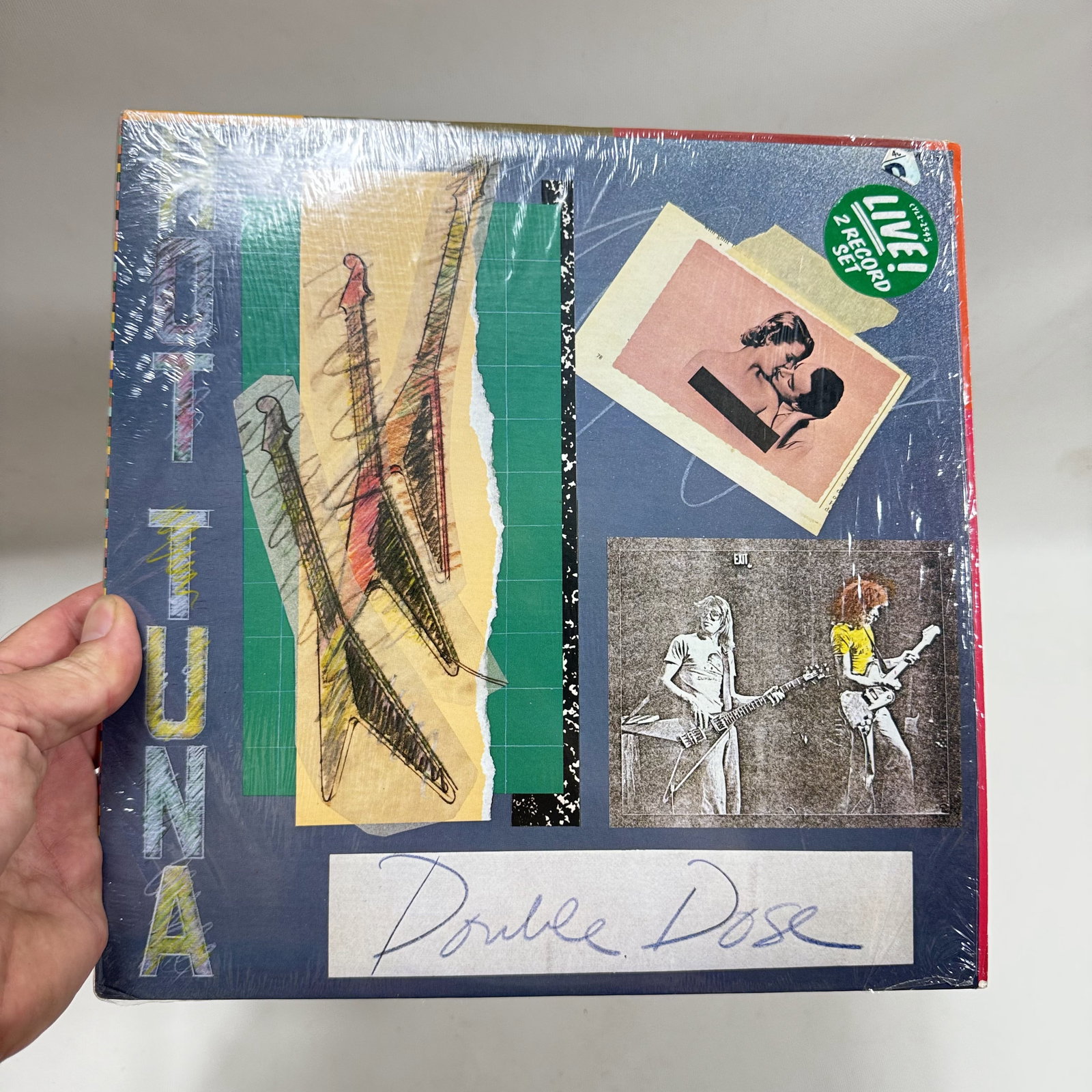 Vinyl Record Hot Tuna Double Dose: Overall good - Vinyl: good - Cover: good - has been cleaned - Ships in a standard LP box with plastic sleeve - Combined shipping: y