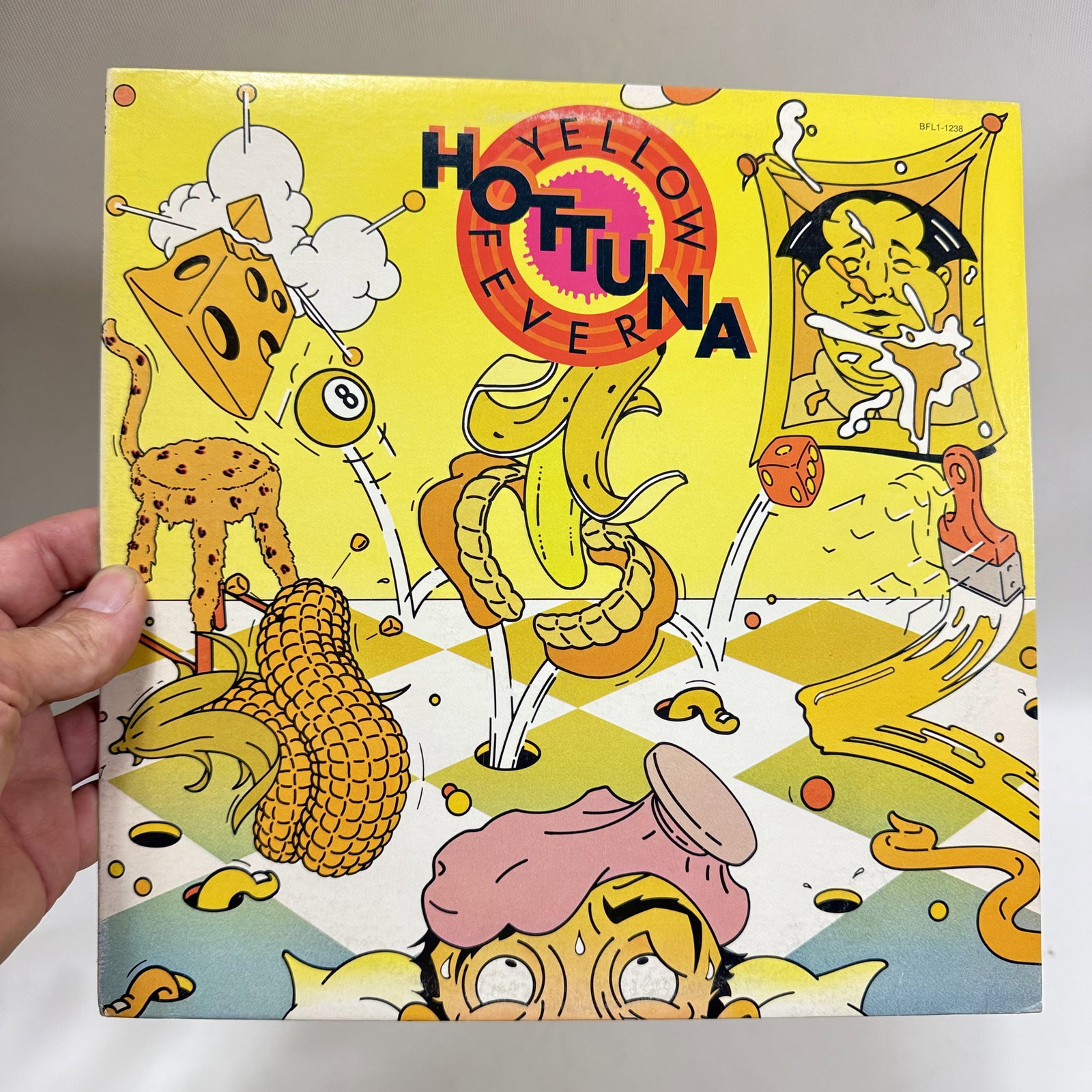 Vinyl Record Hot Tuna Yellow Fever: Overall good - Vinyl: good - Cover: good - has been cleaned - Ships in a standard LP box with plastic sleeve - Combined shipping: y