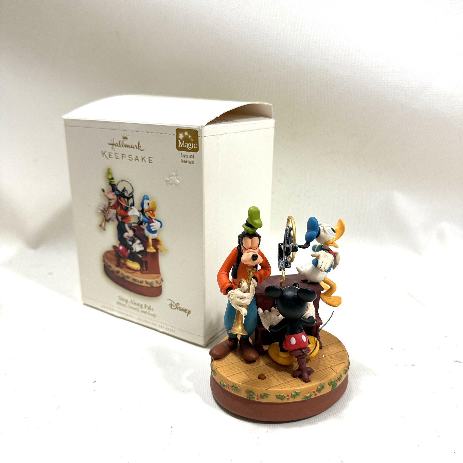 Disney Goofey Ornament: Combined Shipping: yes