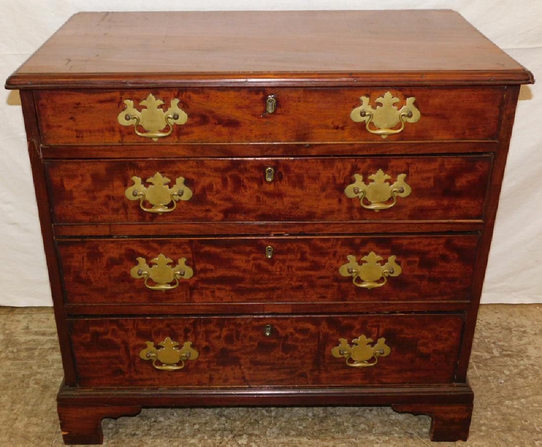 18th C Georgian 4 drawer bachelors chest. (1 of 3)