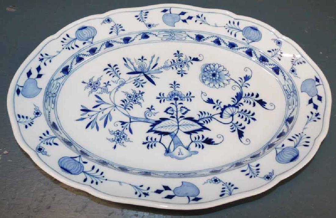 Blue Onion crossed sword Meissen platter (1 of 2)