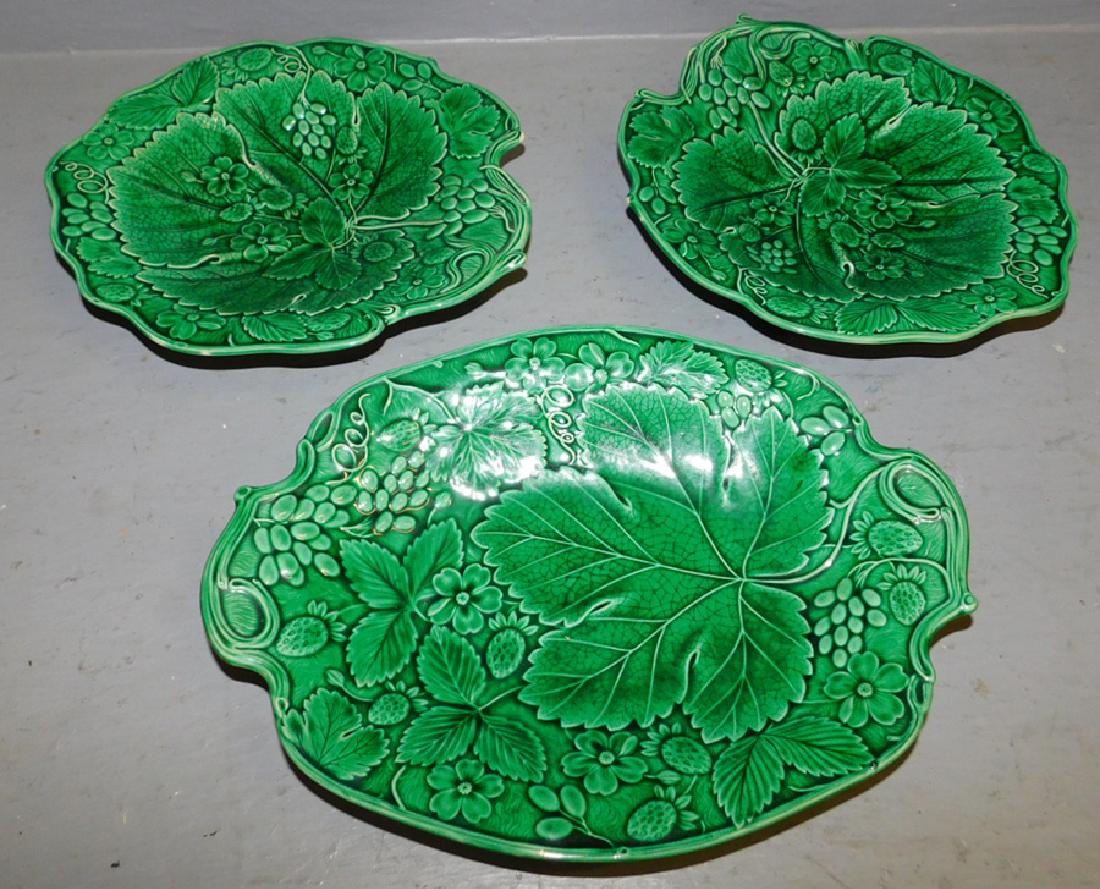 4 Majolica leaf dishes. (1 of 5)