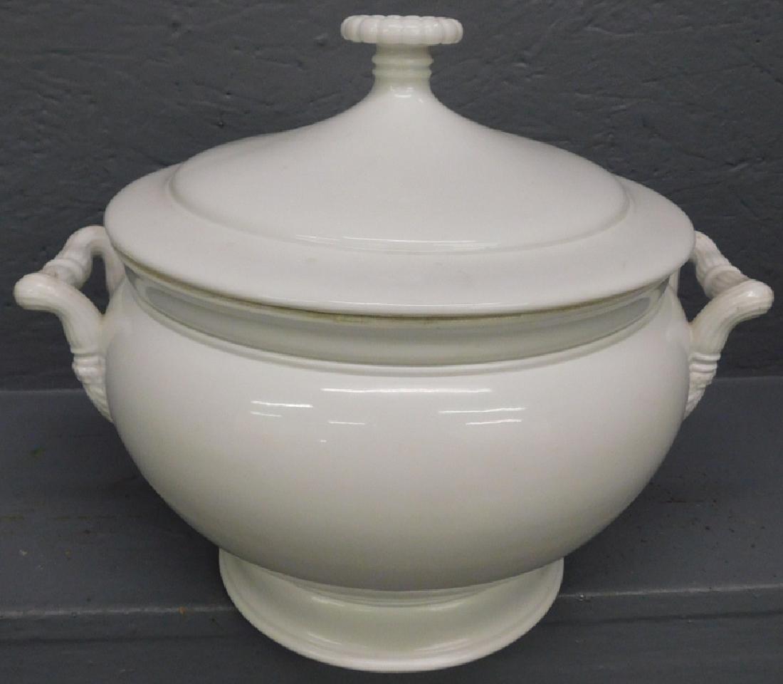 KPM covered tureen. (1 of 5)