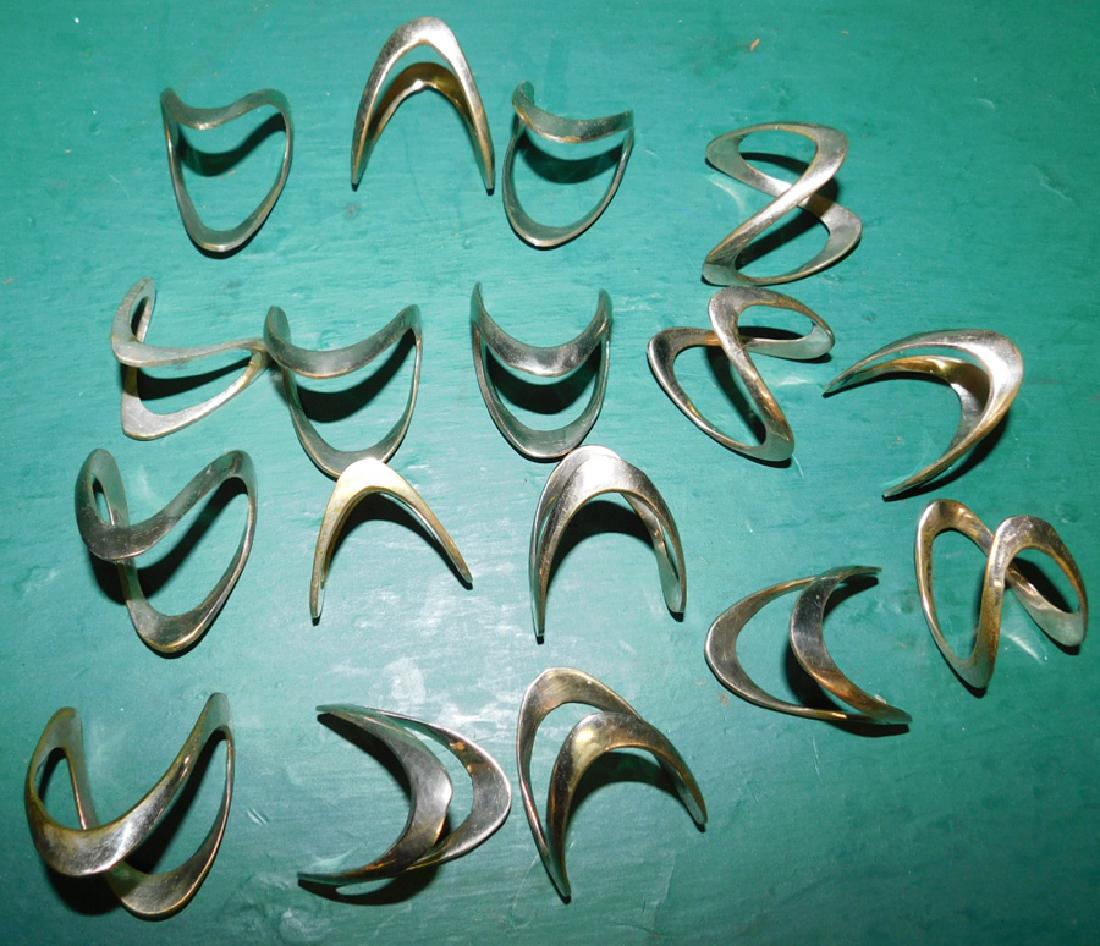 17 Silverplated Napkin Rings: 17 Silverplated Napkin Rings.