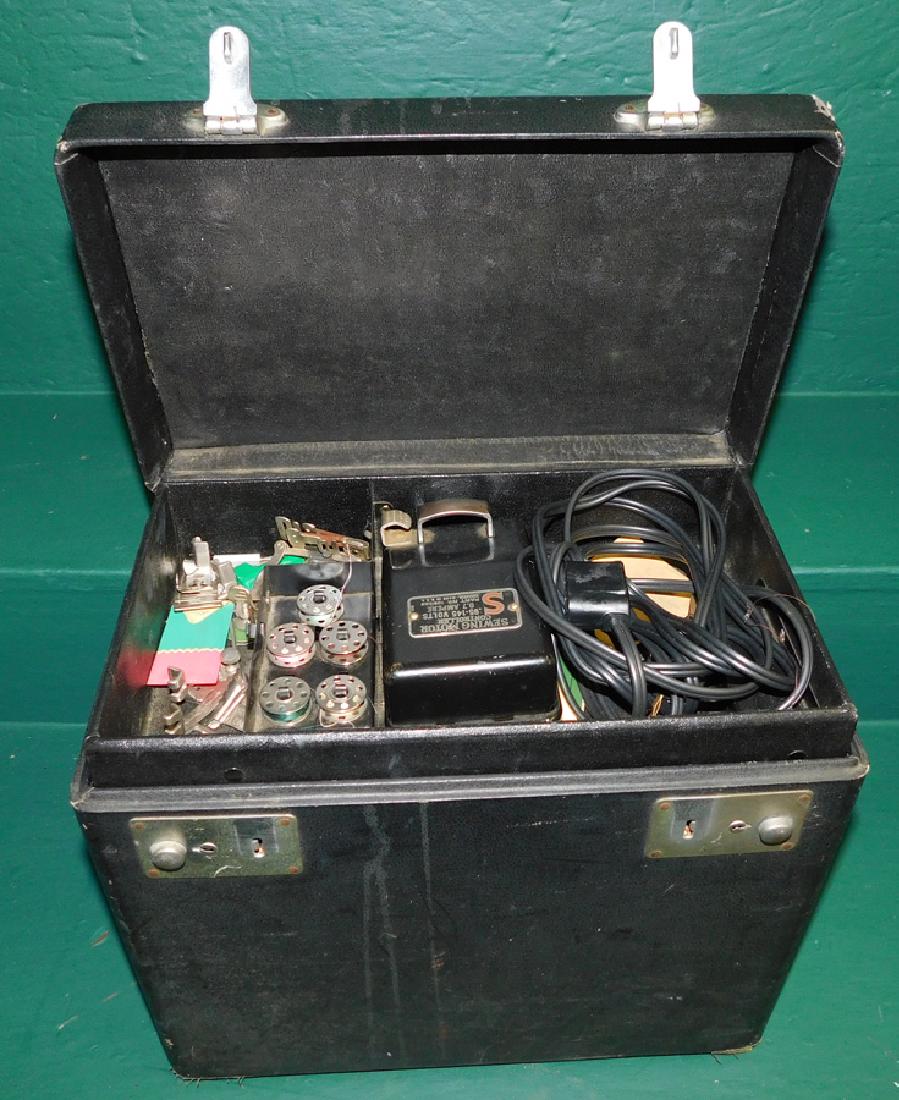 Singer Featherweight Sewing Machine In Case (1 of 5)