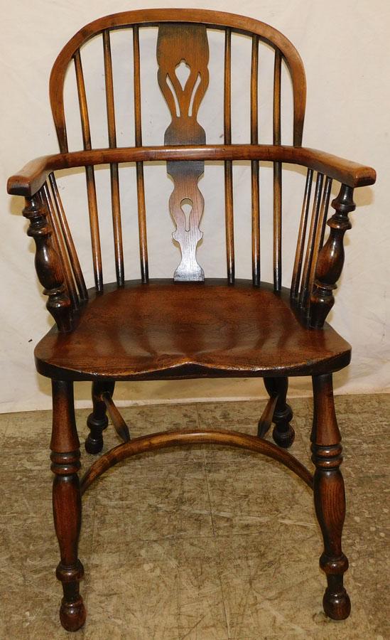 English Elm Wood Windsor Chair: English Elm Wood Windsor Chair. 35 1/2" H