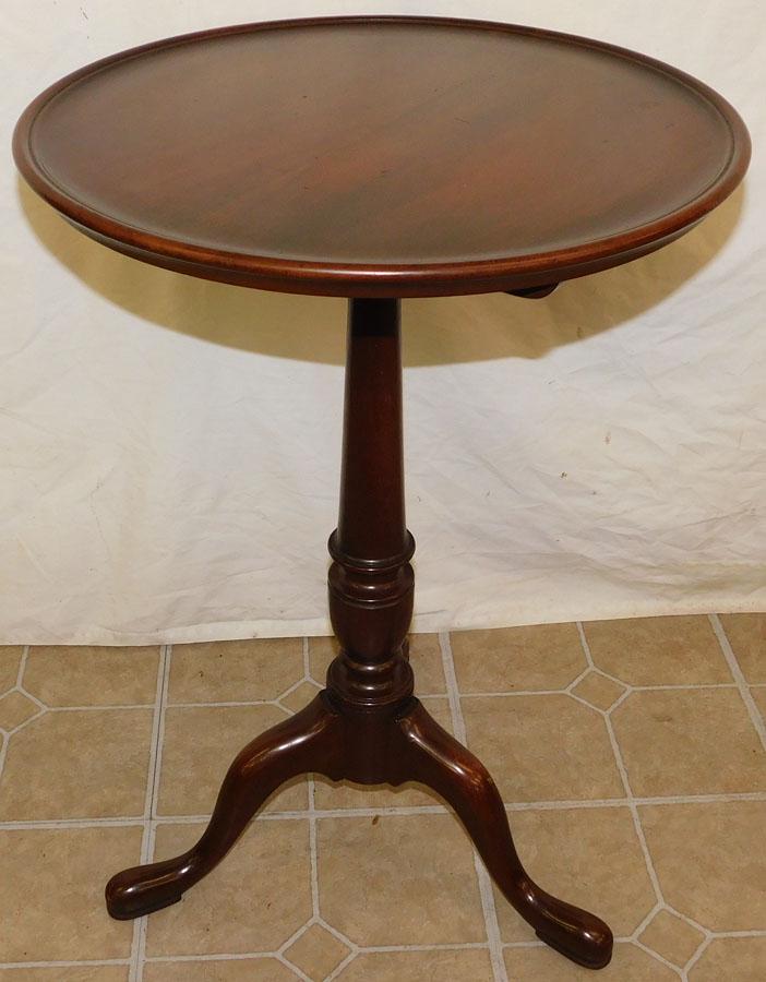 Mahog Dish Top Queen Anne Stand By Biggs (1 of 3)