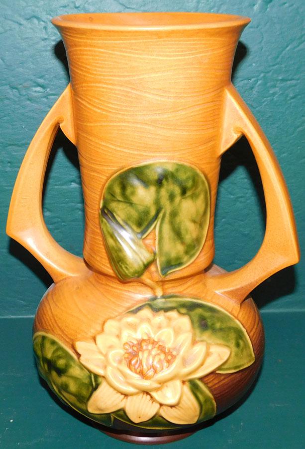 Roseville Water Lily Two Handle Vase (1 of 3)