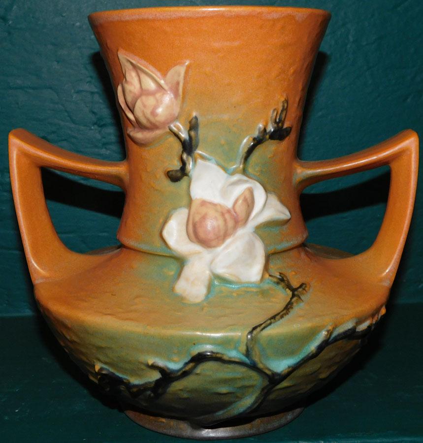 Roseville Magnolia Two Handle Vase (1 of 3)