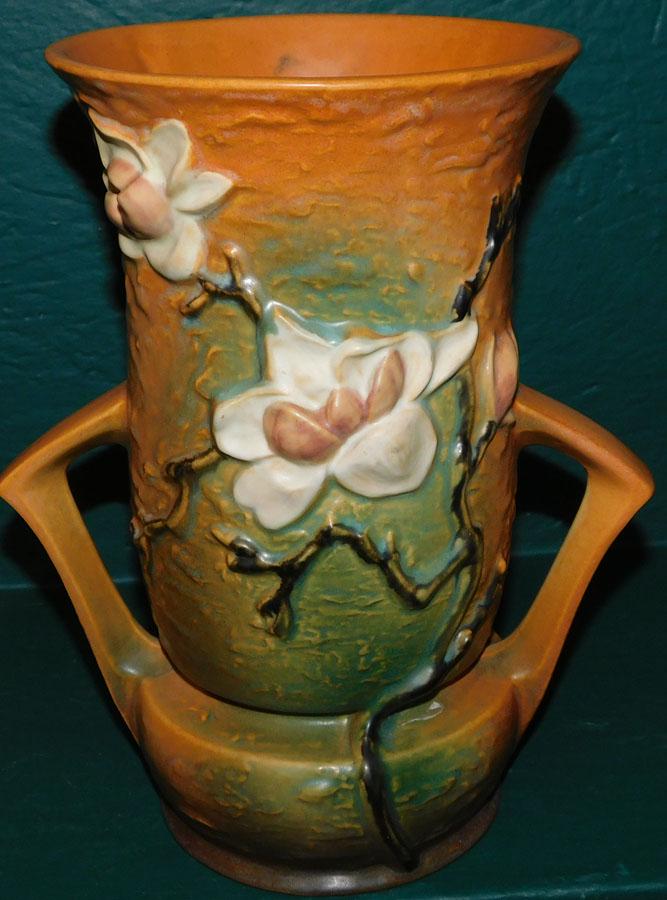 Roseville Magnolia Two Handle Vase (1 of 3)