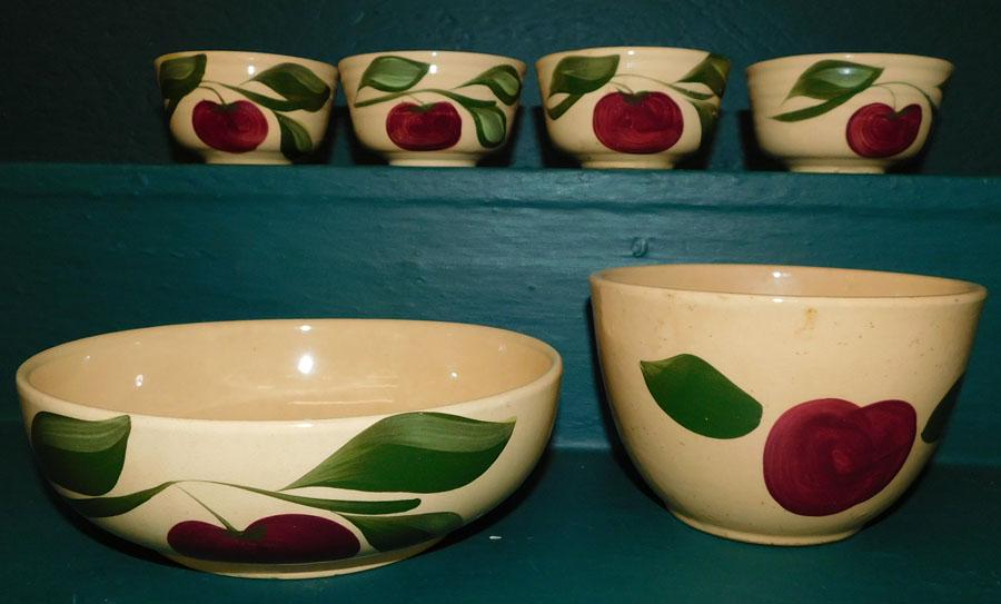 Watt Pottery Apple -- 6 Various Size Bowls (1 of 3)
