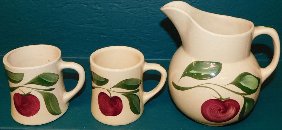 Watt Pottery Apple -- Pitcher & 2 Mugs (1 of 3)