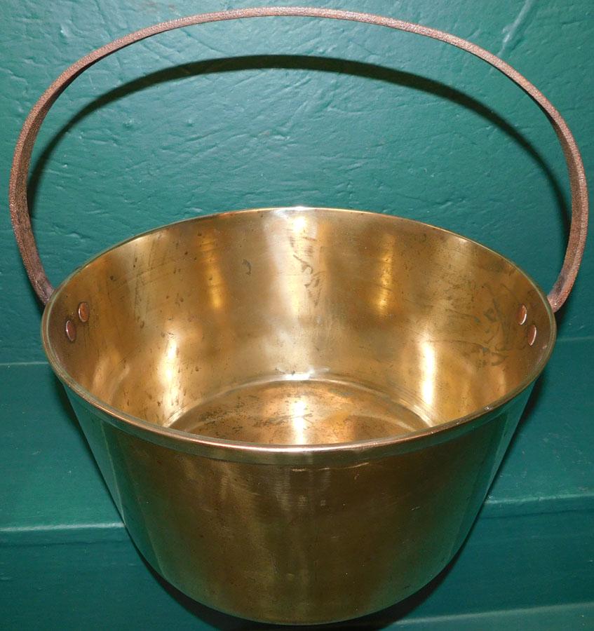 19th C Cast Brass Jelly Bucket W/ Iron Handle (1 of 4)